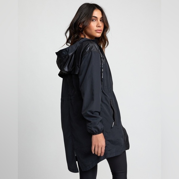 🖤RVCA Matte Shine Parka🖤 - Picture 5 of 16